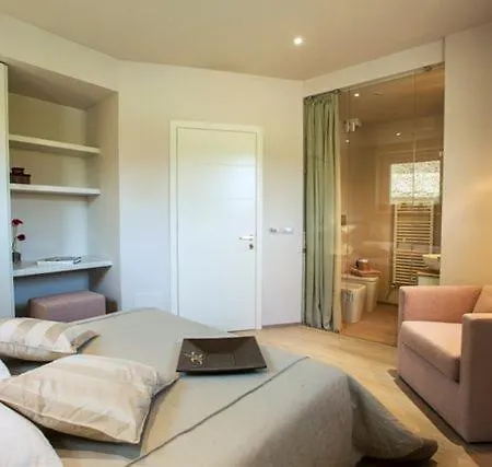 Sleeps 12 Pool Air Con Wifi Cortona